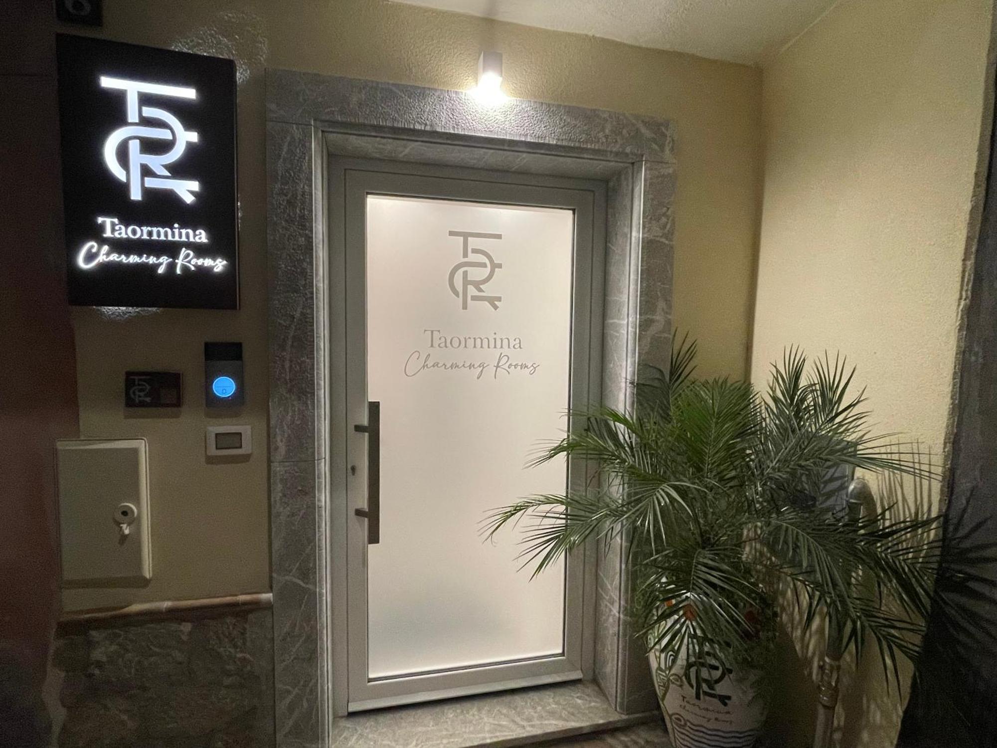 Taormina Charming Rooms Bagian luar foto