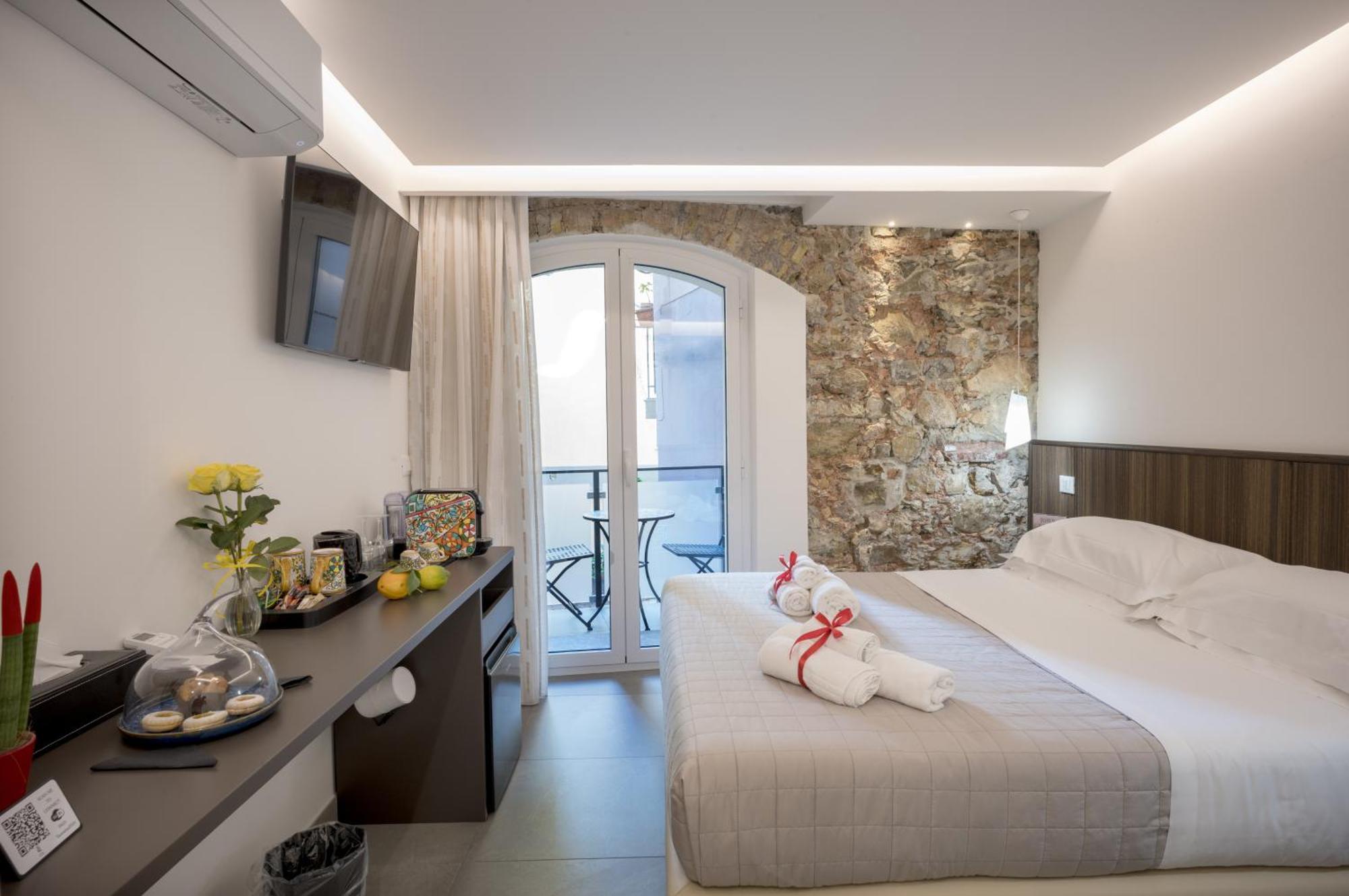 Taormina Charming Rooms Bagian luar foto