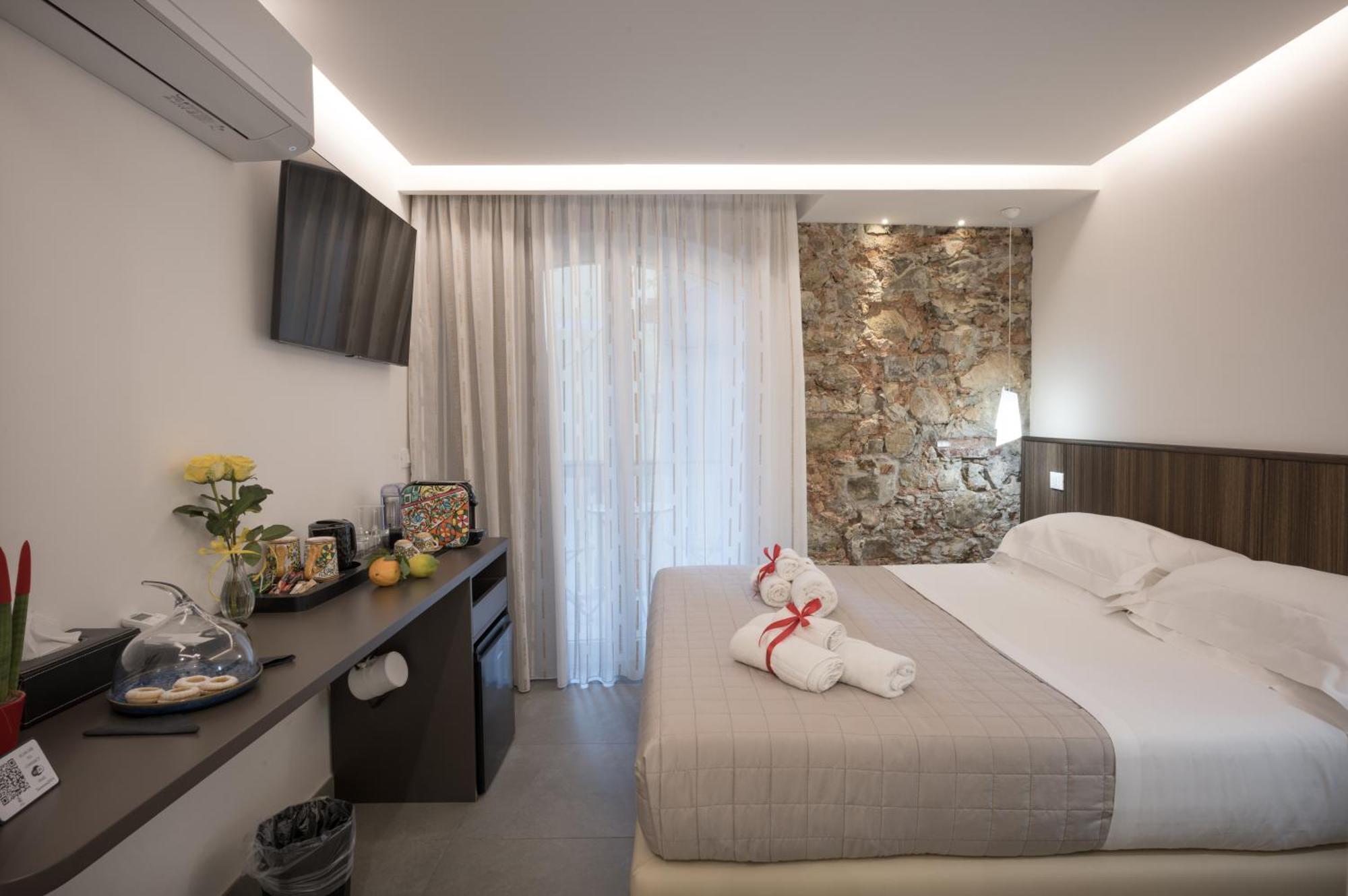 Taormina Charming Rooms Bagian luar foto