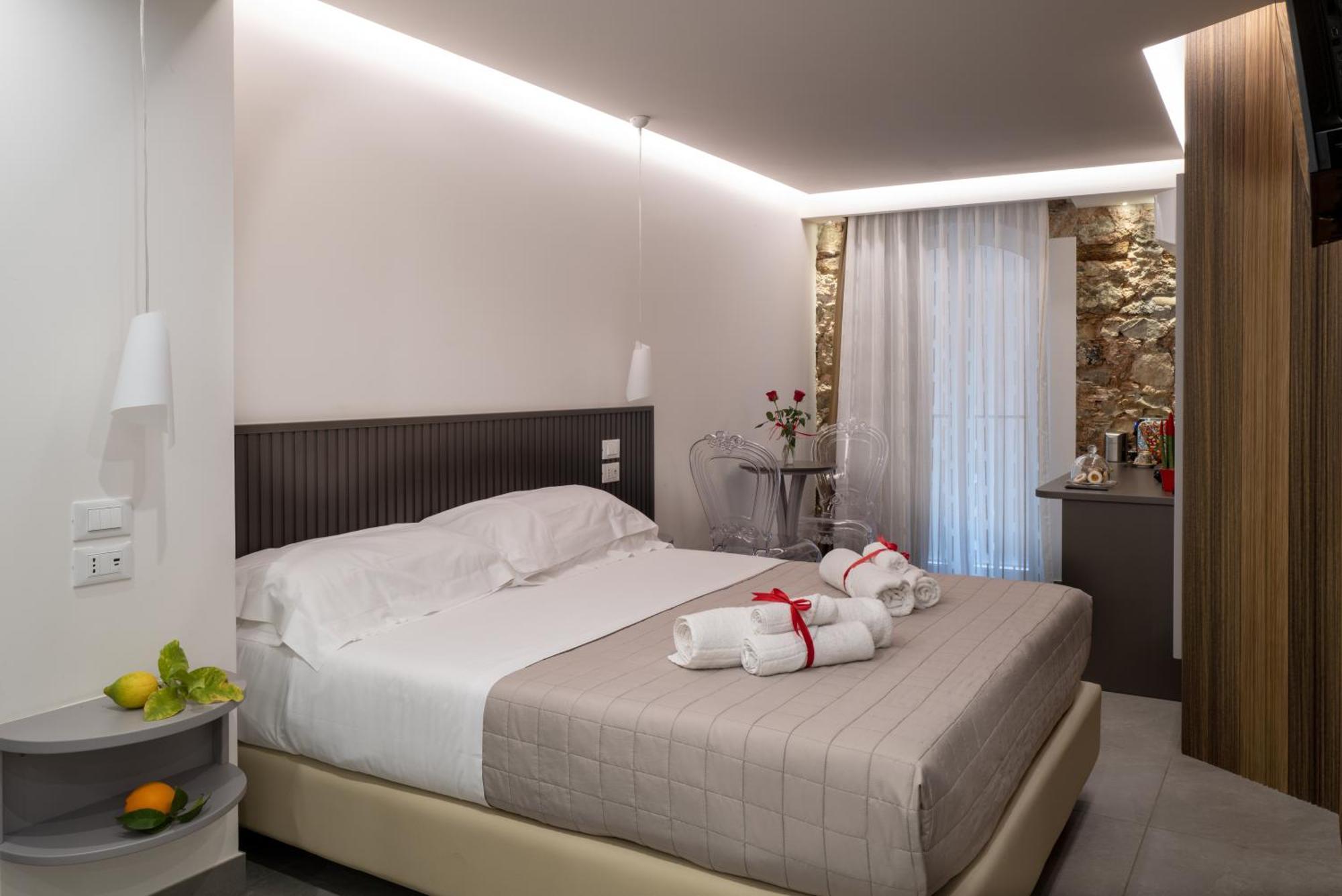 Taormina Charming Rooms Bagian luar foto