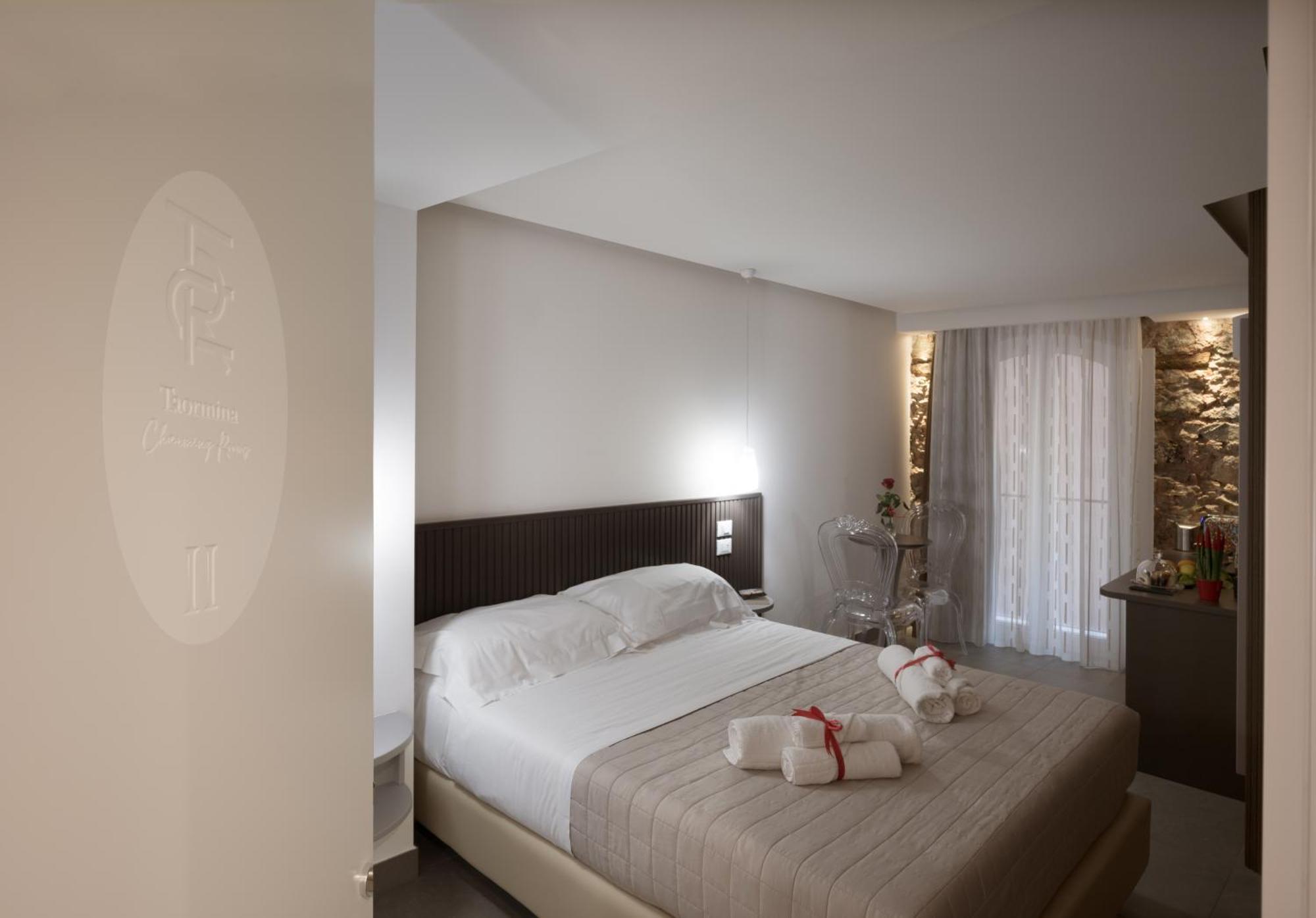 Taormina Charming Rooms Bagian luar foto